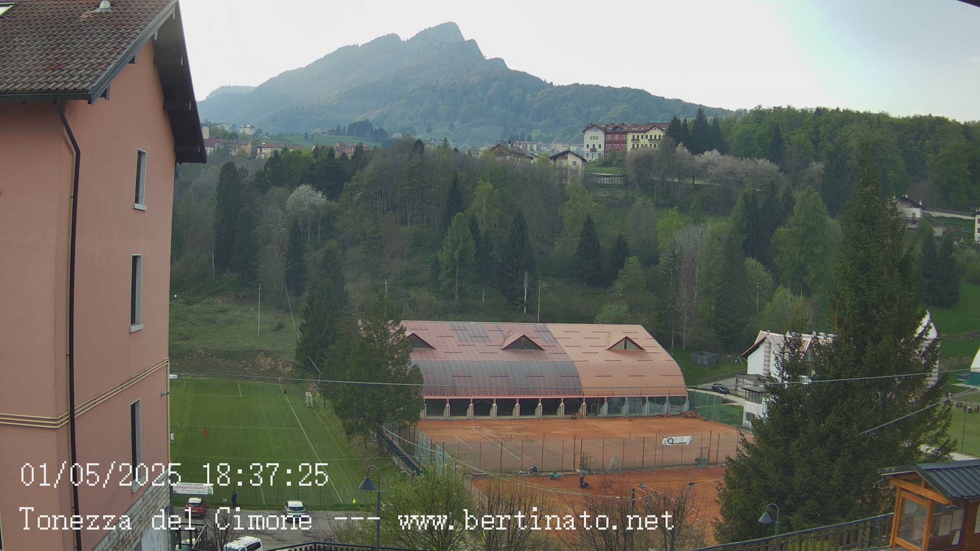 immagine della webcam nei dintorni di Valli del Pasubio: webcam Tonezza del Cimone