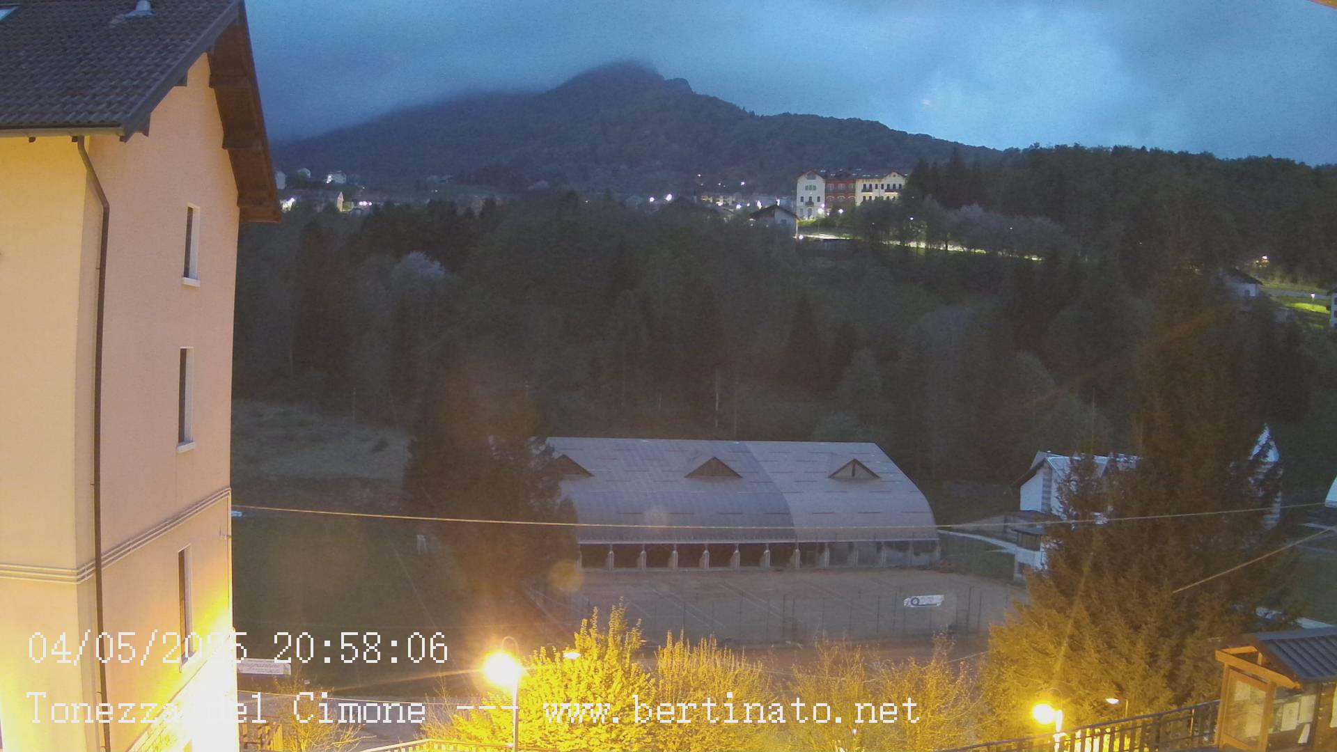 immagine della webcam nei dintorni di Passo Coe: webcam Tonezza del Cimone
