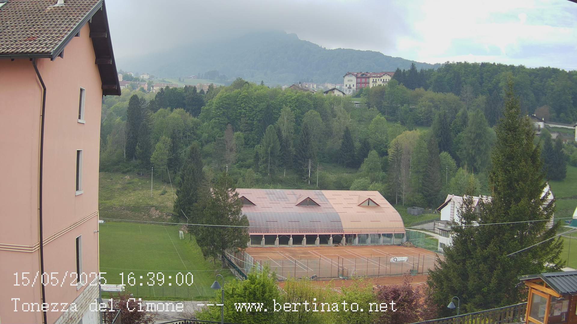 immagine della webcam nei dintorni di Tresche' Conca: webcam Tonezza del Cimone