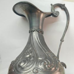 Brocca Vaso  Vintage in Peltro con Manico e  Decorazioni Florareali in Rilievo