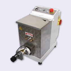 Macchina per Pasta Fresca VIP4 Professionale in Offerta Speciale per Difetti alla Vasca Produzione max 11 kg pasta ora 380 Volts con Tagliapasta
