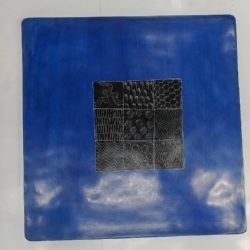 Piatto Porta Candele Decorativo Afrika Quadrato di Pietra con Motivi Geometrici Incisi a Mano 30cm Colore Blu