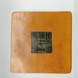 Piatto Porta Candele Decorativo Afrika Quadrato di Pietra con Motivi Geometrici Incisi a Mano Vari Colori