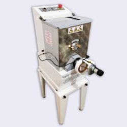 Macchina pasta fresca per ristorante vasca di capacit 8 kg alimentazione trifase modello Compatta con coltello tagliapasta e tavolo portamacchina
