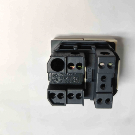 Ave Sistema45 45226TS deviatore+presa per scatola tonda bianco chiaro - 2