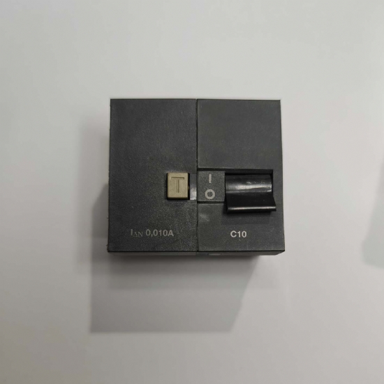 Ave Sistema45 45322x10 interruttore magnetotermico differenziale bipolare con un polo protetto 10A 220V nero scuro - 1