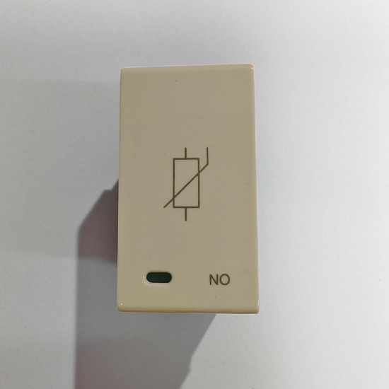 Ave Sistema45 45944 limitatore di sovratensione 250V per la protezione contro fulmini con segnalazione bianco chiaro - 1