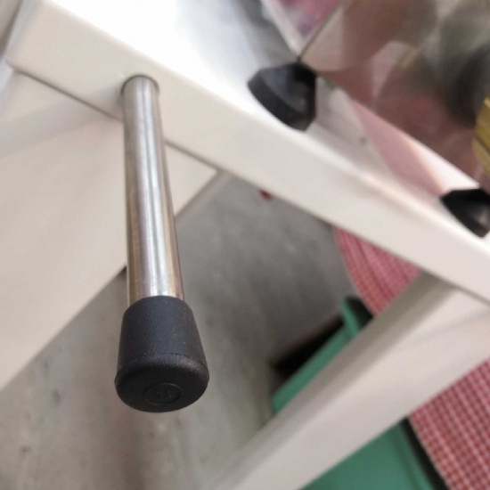 Cavalletto per macchina pasta fresca impastatrice con portavassoi estraibili - tavolo La Fattorina - 2