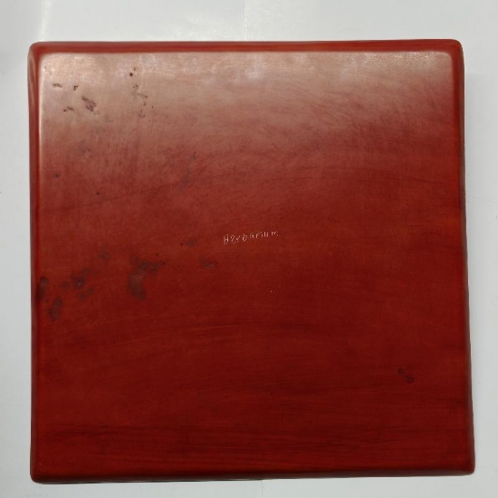 Piatto Porta Candele Decorativo Afrika Quadrato di Pietra con Motivi Geometrici Incisi a Mano 30cm Colore Rosso - 2