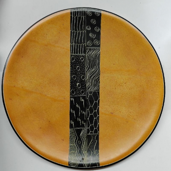 Piatto Porta Candele Decorativo Afrika Rotondo di Pietra con Motivi Geometrici Incisi a Mano 25cm Diametro  Vari Colori - 1