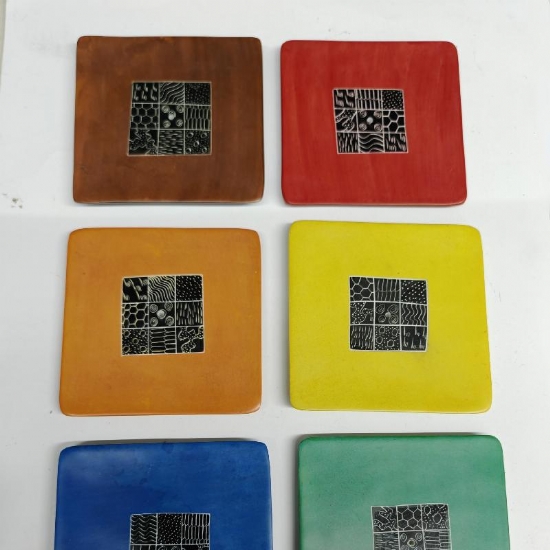 Portaincensi Afrika Quadrati di Pietra con Motivi Geometrici Incisi a Mano Vari Colori - 1
