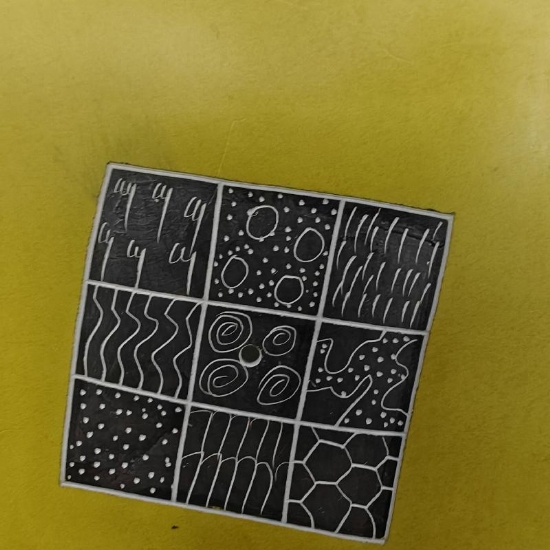 Portaincensi Afrika Quadrati di Pietra con Motivi Geometrici Incisi a Mano Vari Colori - 2