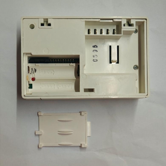 Riello 9000 SPAR DGB 4335208 Cronotermostato Ambiente Elettronico a Programmazione Giornaliera Alimentazione a Batterie - 2