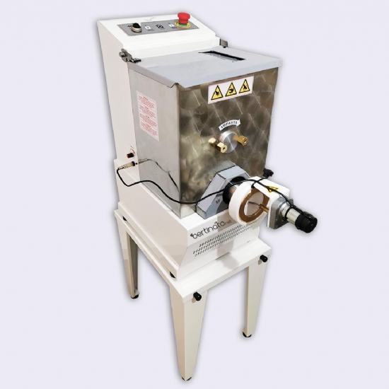 Macchina pasta fresca per ristorante vasca di capacit 8 kg alimentazione trifase modello Compatta con coltello tagliapasta e tavolo portamacchina - 1
