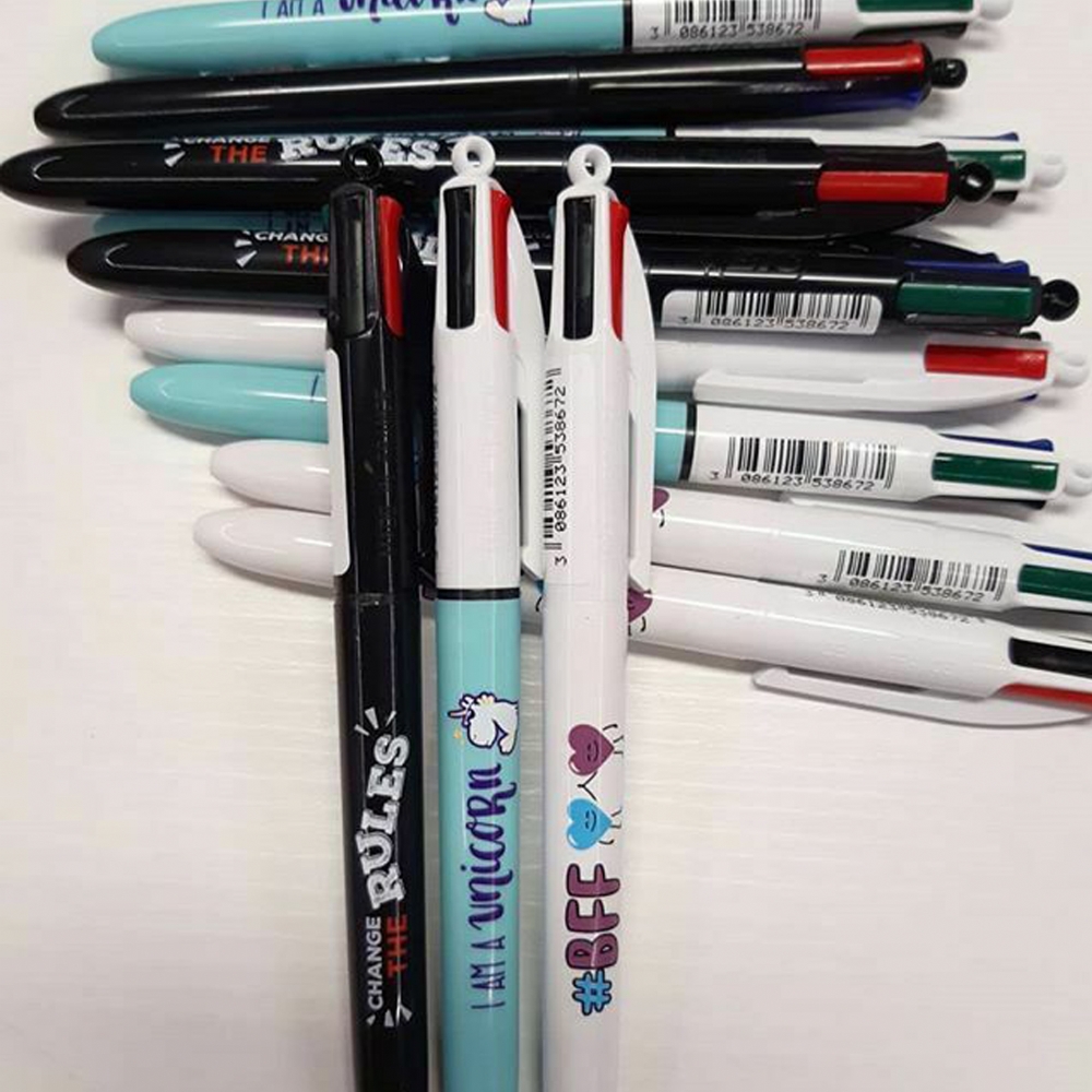 BIC 4 Colours Velours ha inchiostro blu, rosso, verde e nero con una trama  vellutata e temi selvaggi