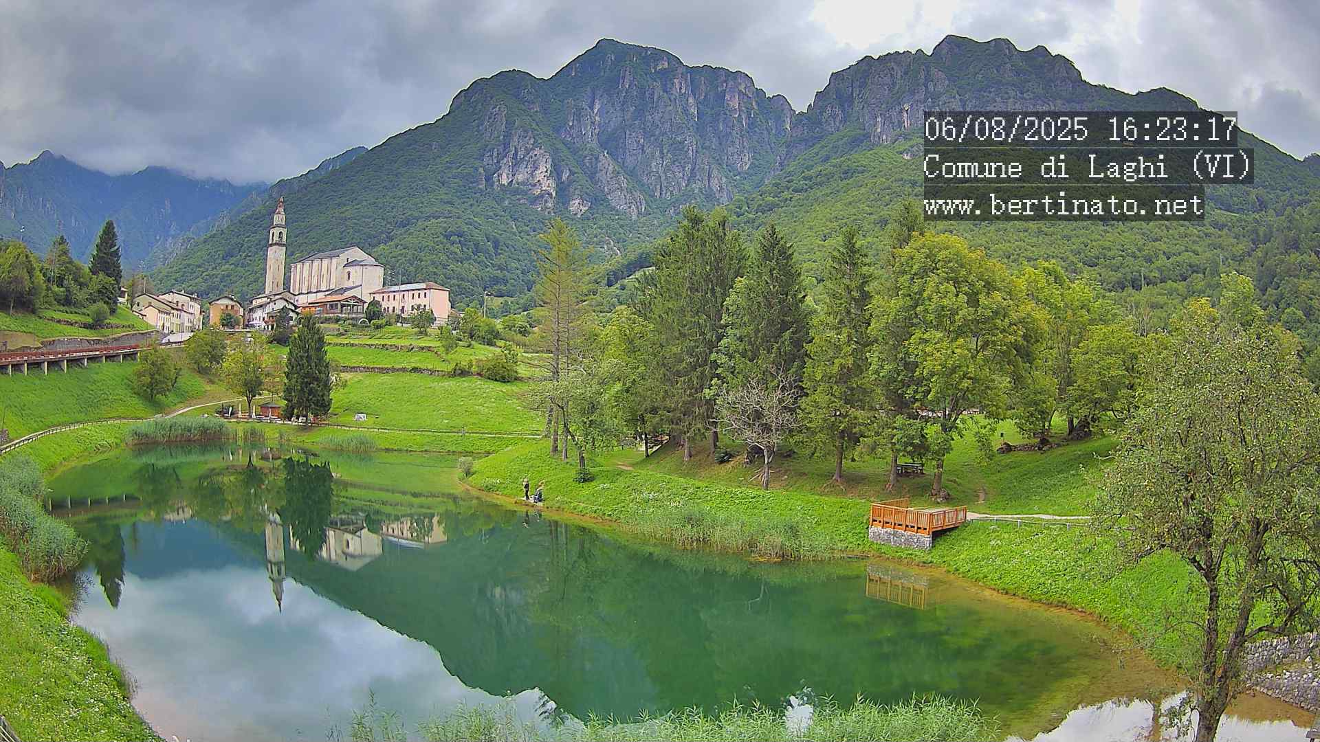 immagine della webcam nei dintorni di Tonezza del Cimone: webcam Laghi