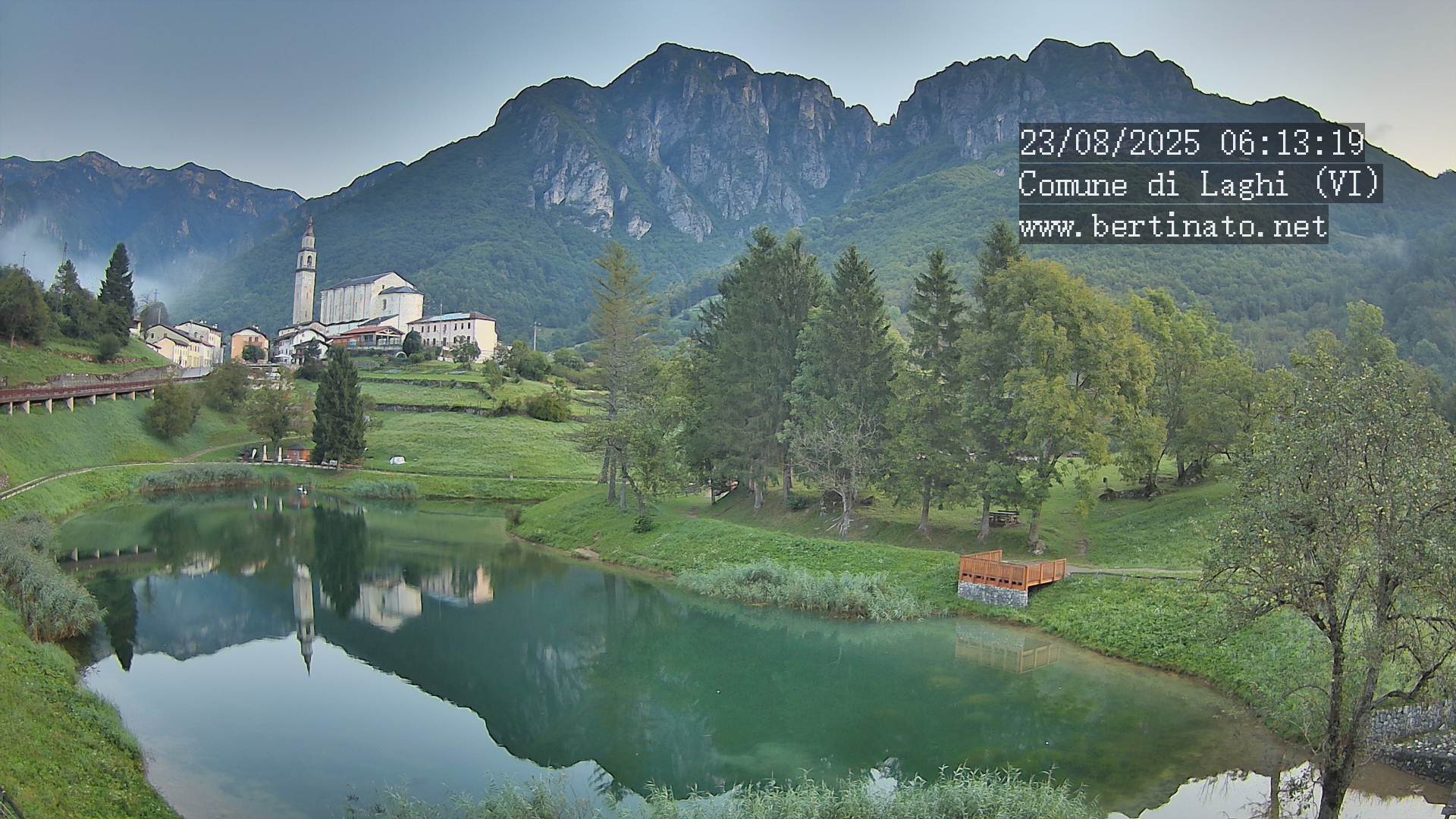 immagine della webcam nei dintorni di Tresche' Conca: webcam Laghi