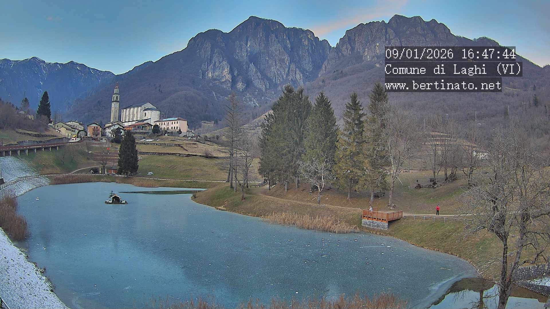 immagine della webcam nei dintorni di Lavarone: webcam Laghi
