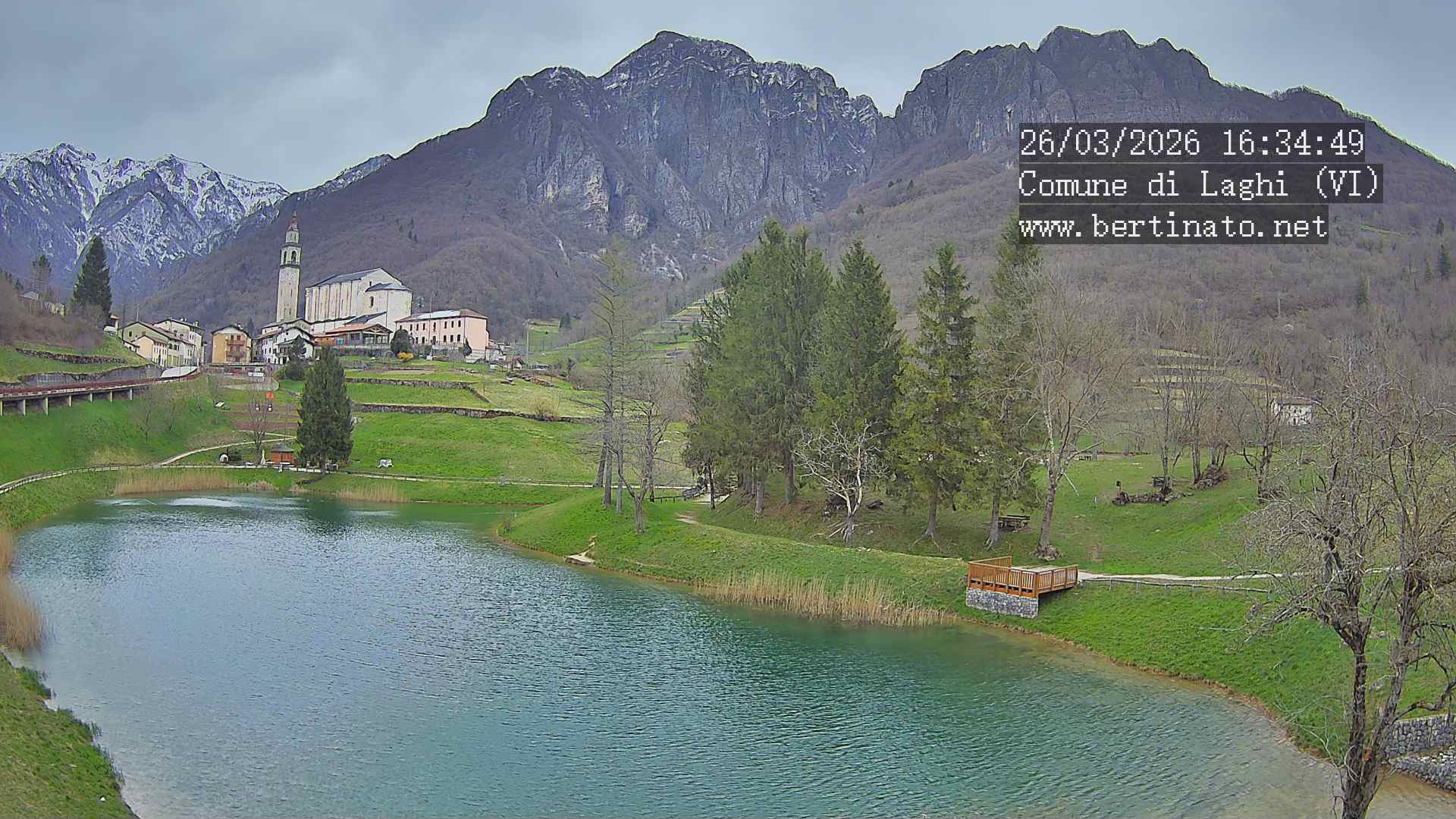 immagine della webcam nei dintorni di Lavarone: webcam Laghi