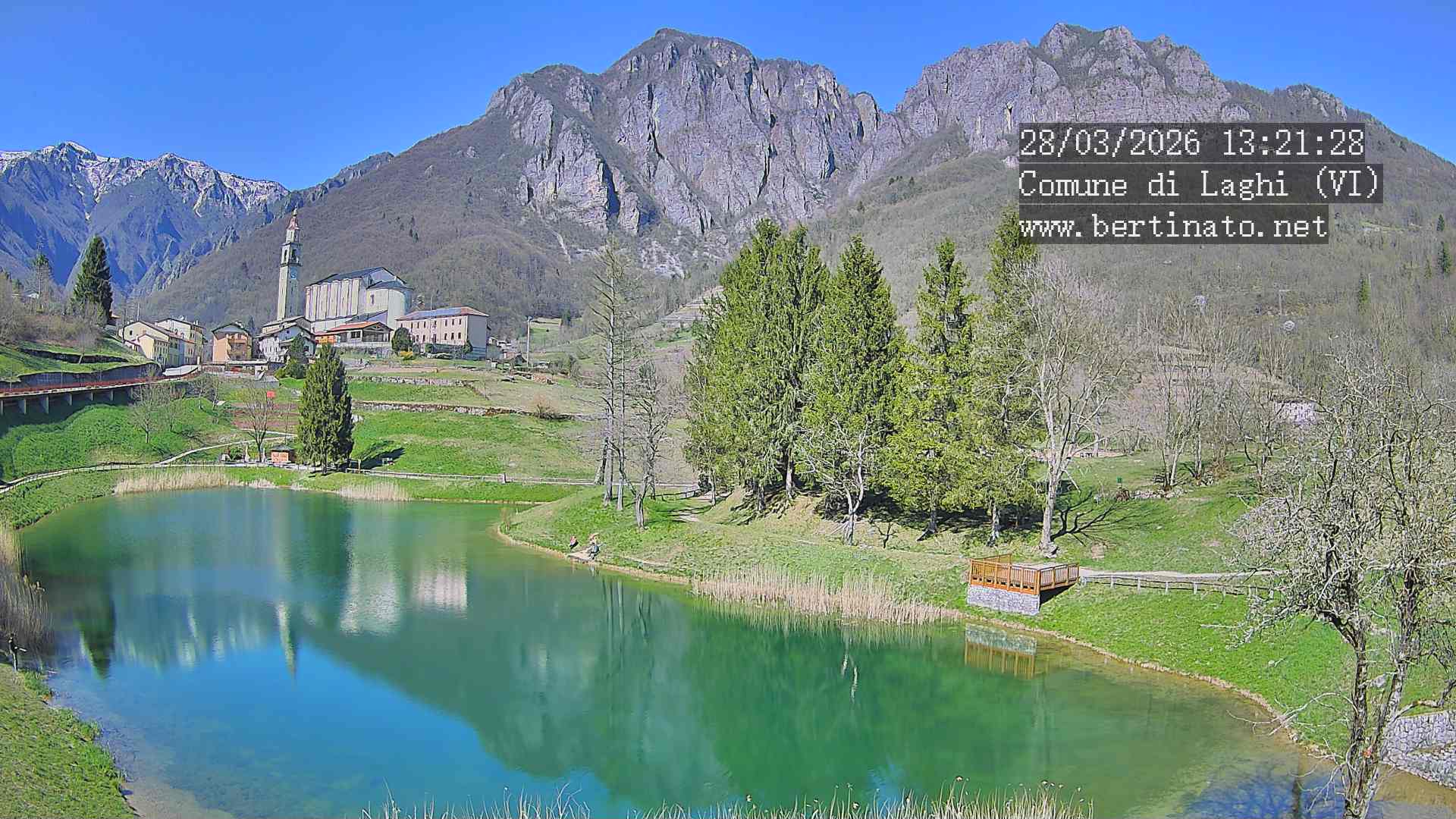immagine della webcam nei dintorni di Rifugio Campogrosso: webcam Laghi