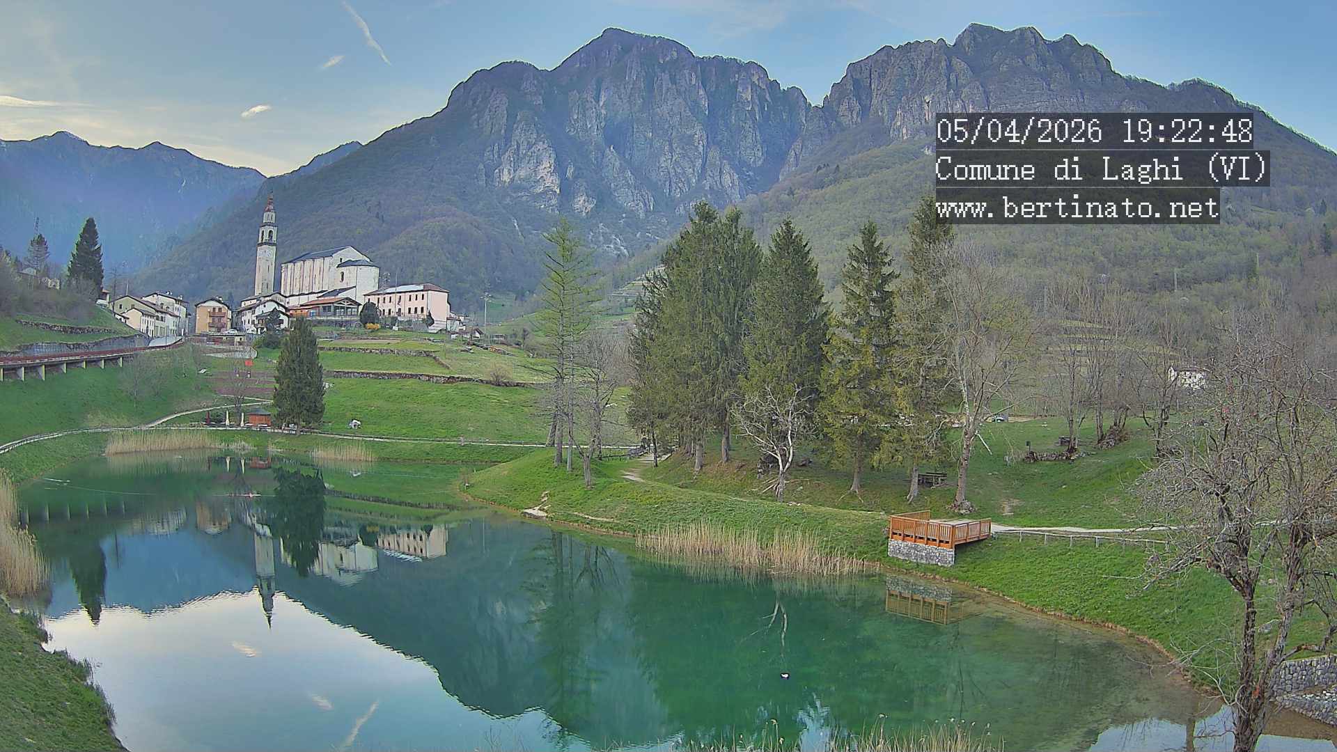 immagine della webcam nei dintorni di Altopiano dei Fiorentini: webcam Laghi
