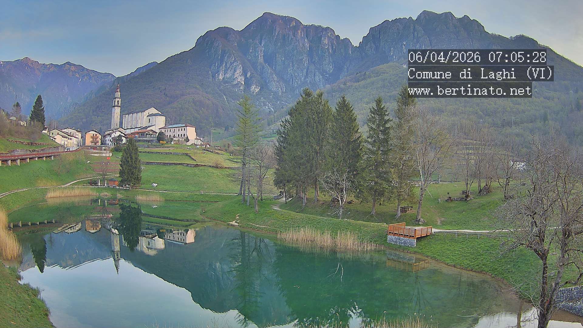 immagine della webcam nei dintorni di Tonezza del Cimone: webcam Laghi