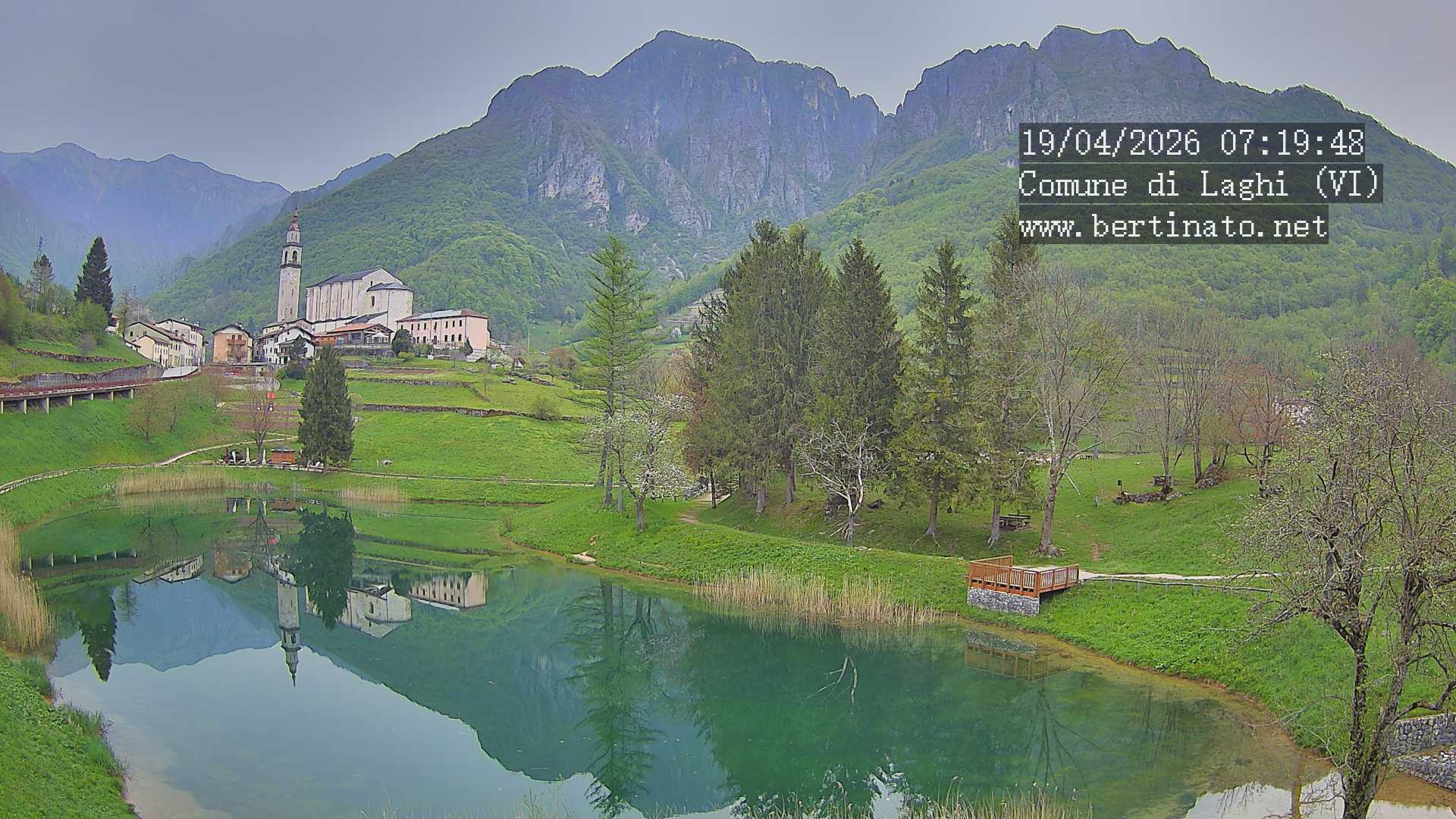 immagine della webcam nei dintorni di Rifugio Campogrosso: webcam Laghi