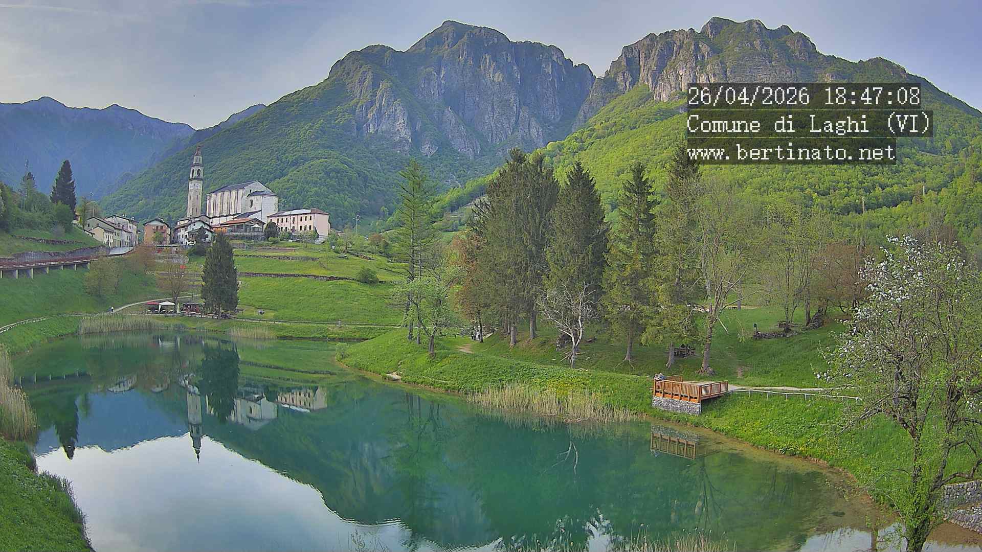 immagine della webcam nei dintorni di Serrada: webcam Laghi