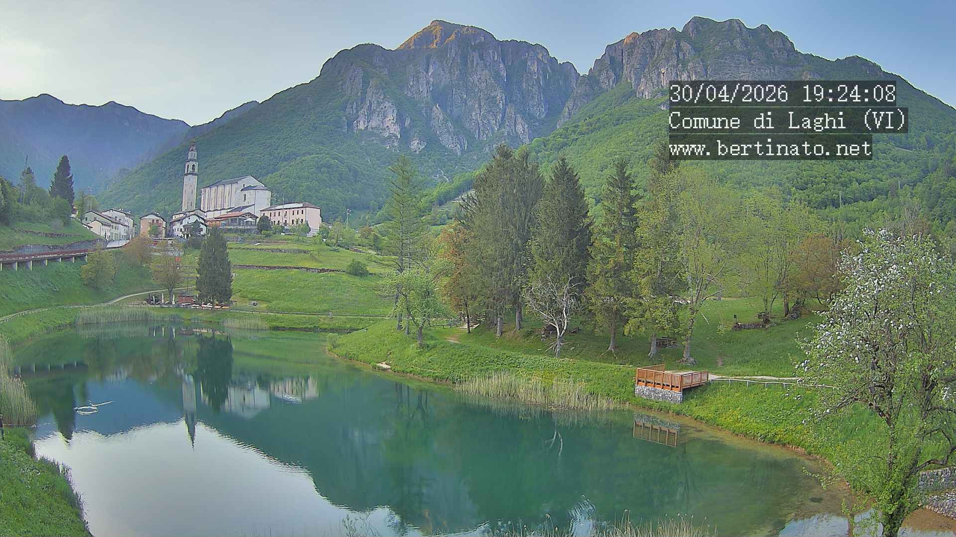 immagine della webcam nei dintorni di Calceranica al Lago: webcam Laghi