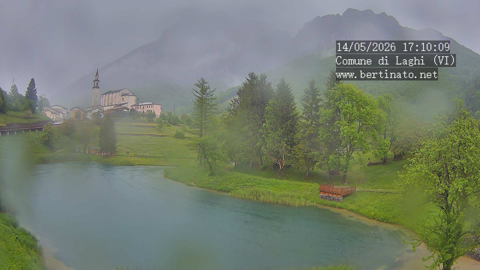 immagine della webcam nei dintorni di Rifugio Campogrosso: webcam Laghi