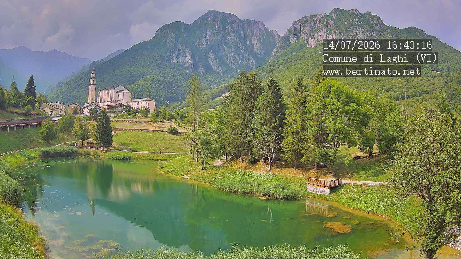 immagine della webcam nei dintorni di Rifugio Campogrosso: webcam Laghi