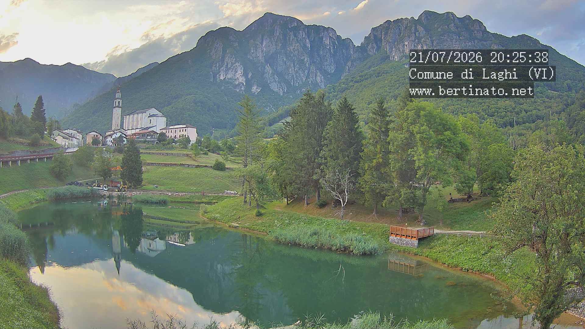 immagine della webcam nei dintorni di Tonezza del Cimone: webcam Laghi
