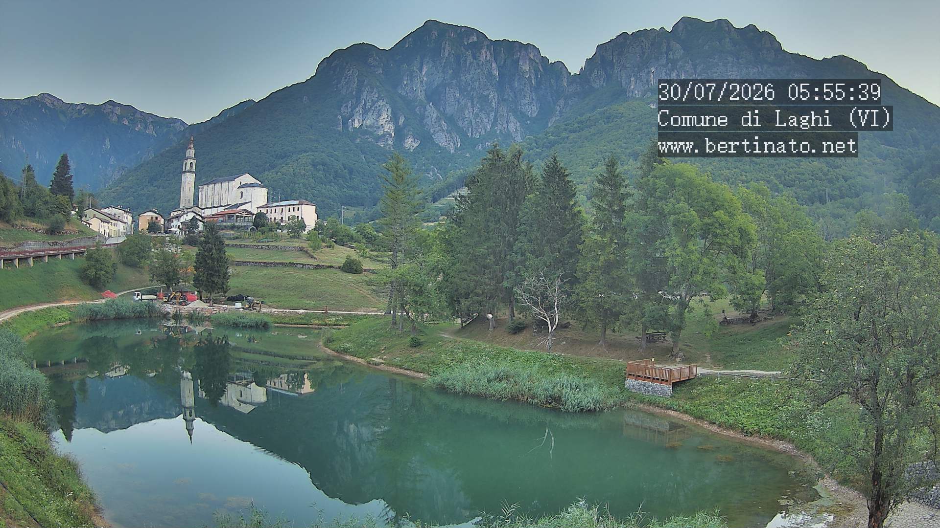 immagine della webcam nei dintorni di Lavarone: webcam Laghi